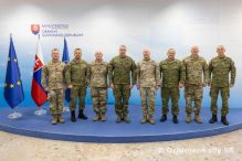 Návšteva z Indiany posilňuje spoluprácu v oblasti vzdelávania poddôstojníkov