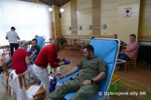 Profesionlni vojaci op darovali krv